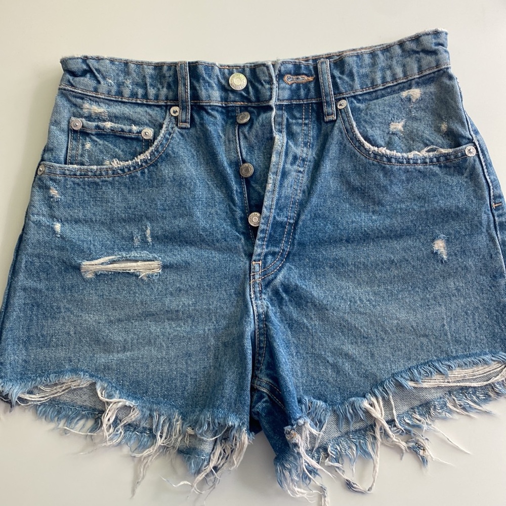 ZARA - HIGH RISE DENIM SHORTS - Picture 3 of 4